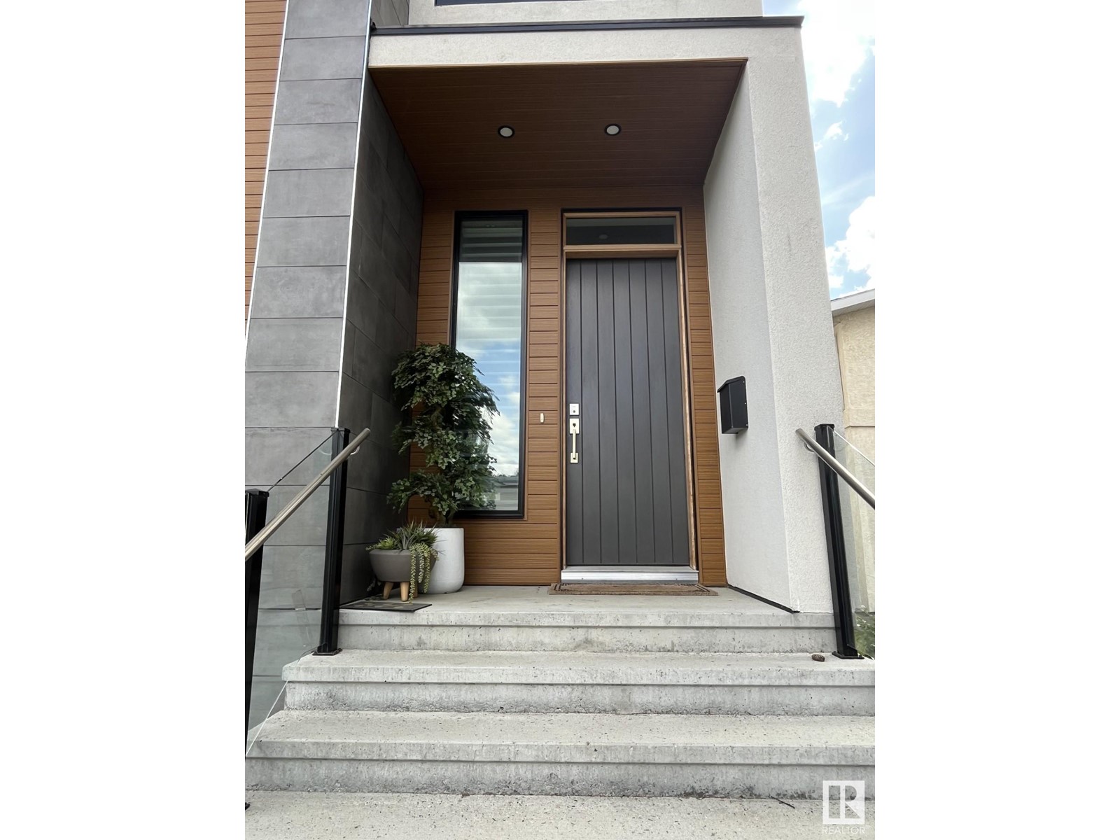44a Valleyview Cr Nw, Edmonton, Alberta  T5R 5S4 - Photo 2 - E4430098
