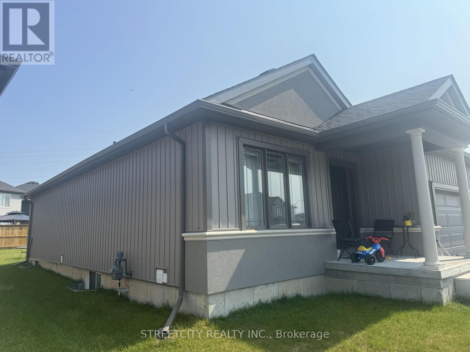 Property at 32 BOUNTY AVENUE image 3