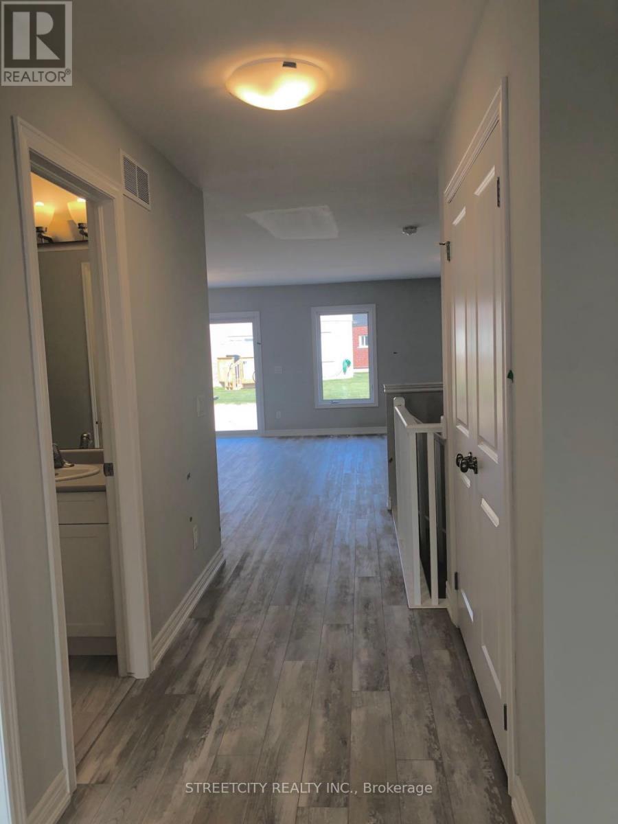 Property at 32 BOUNTY AVENUE image 5