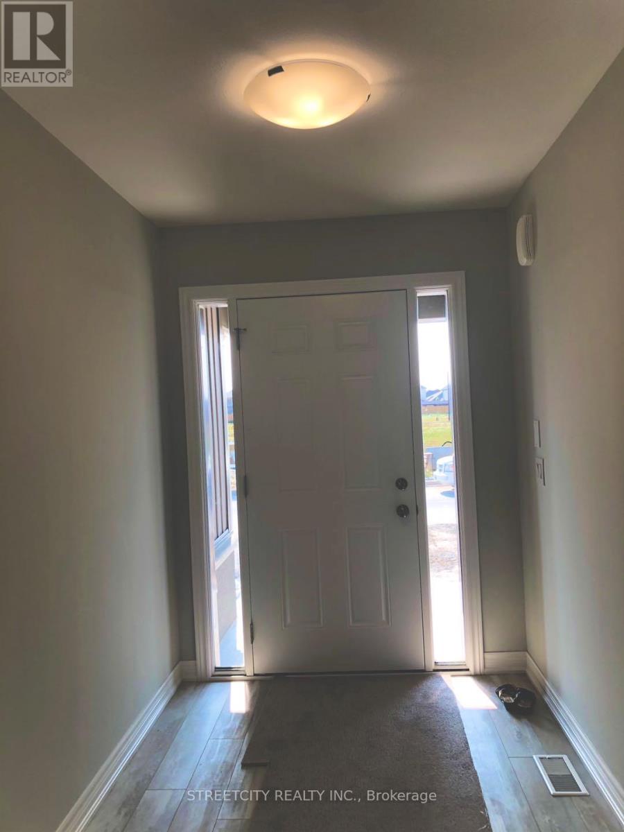 Property at 32 BOUNTY AVENUE image 4