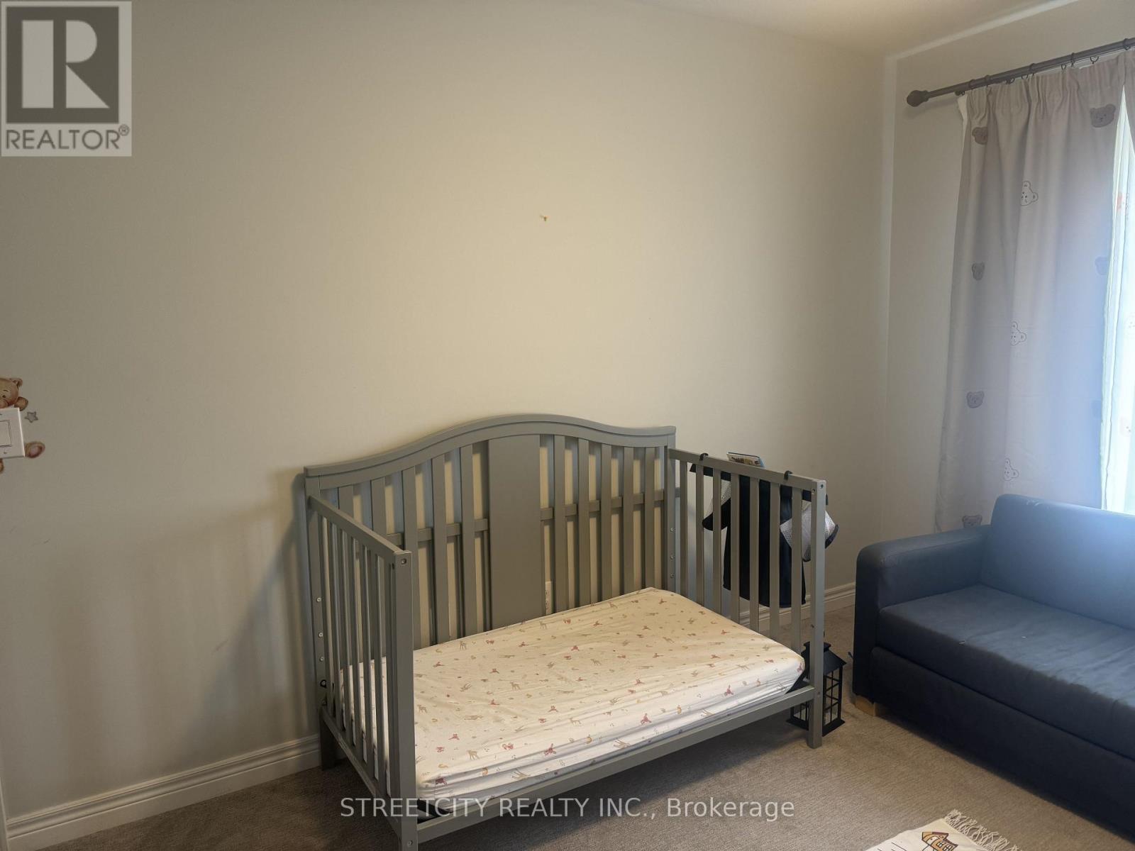 32 Bounty Avenue, Thorold (Rolling Meadows), Ontario  L2V 0B7 - Photo 9 - X12125413