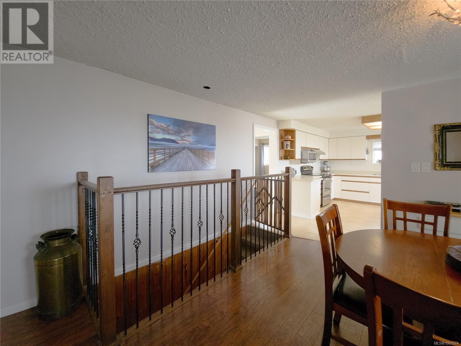 2287 Chelohsin Cres, Port Mcneill, British Columbia  V0N 2R0 - Photo 12 - 1001074
