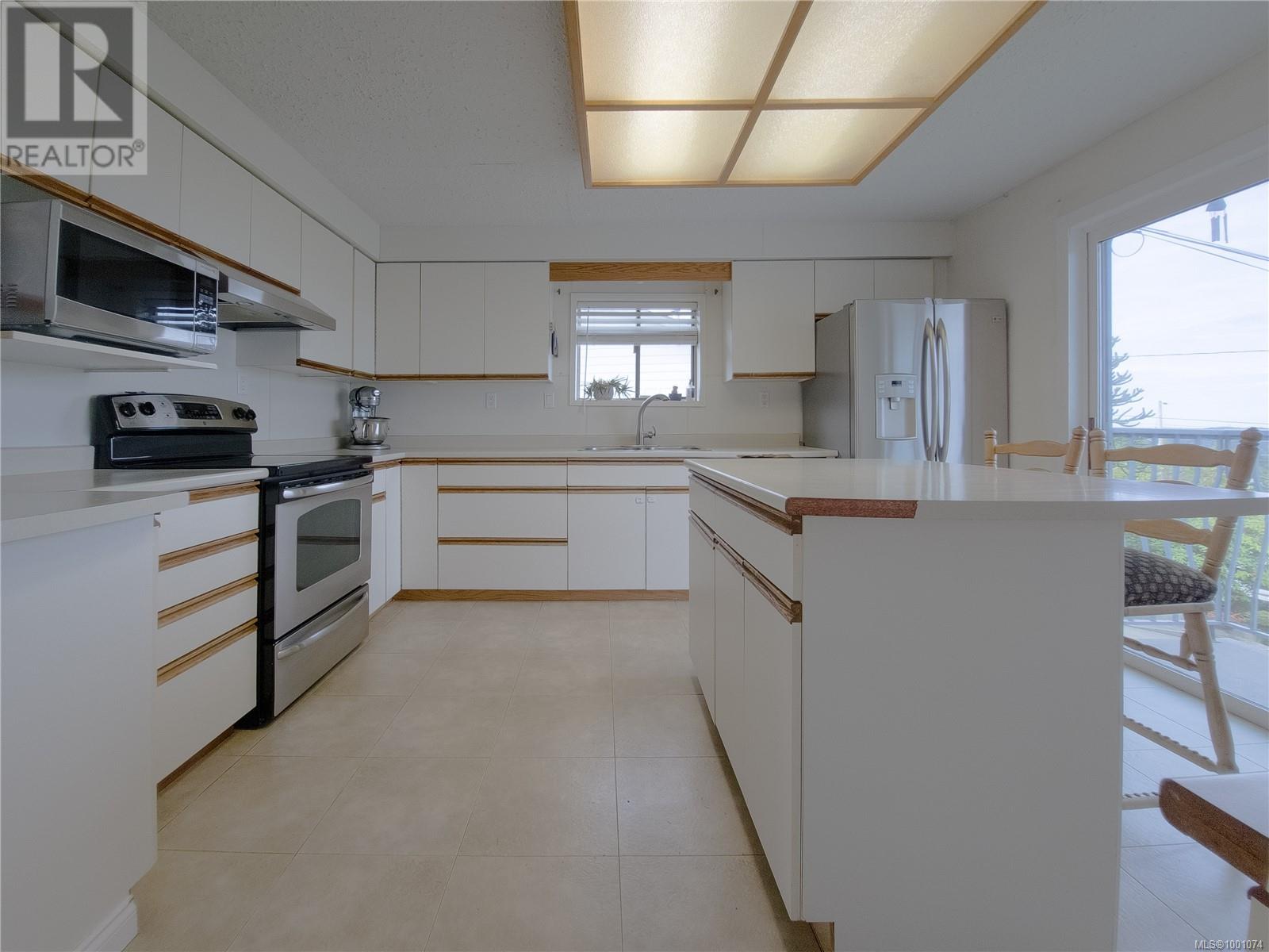 2287 Chelohsin Cres, Port Mcneill, British Columbia  V0N 2R0 - Photo 13 - 1001074
