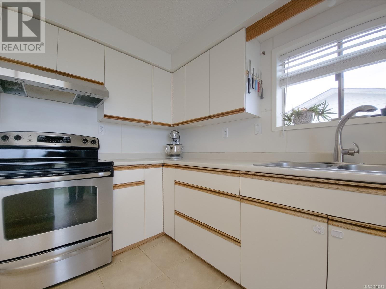 2287 Chelohsin Cres, Port Mcneill, British Columbia  V0N 2R0 - Photo 16 - 1001074