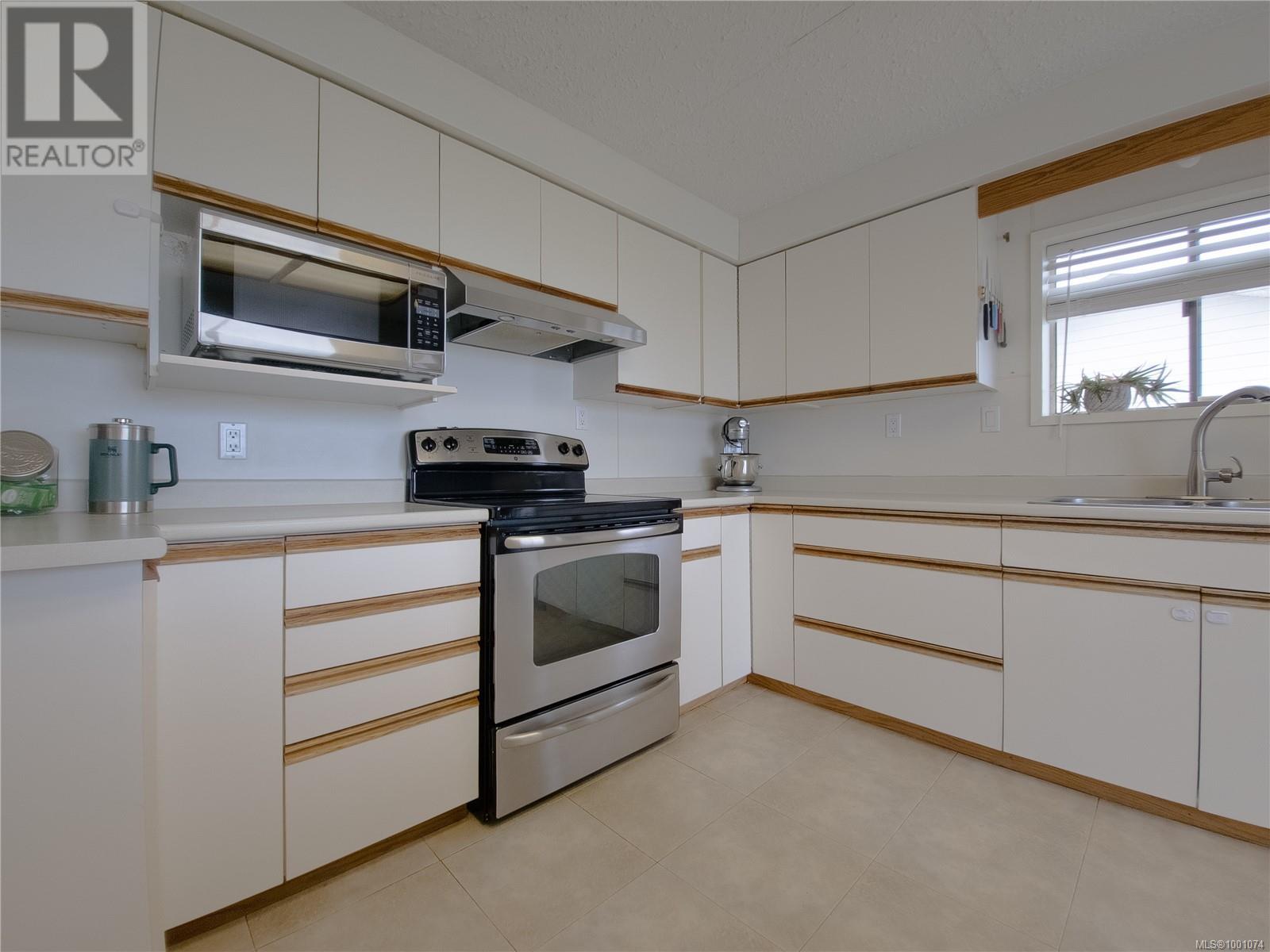 2287 Chelohsin Cres, Port Mcneill, British Columbia  V0N 2R0 - Photo 17 - 1001074