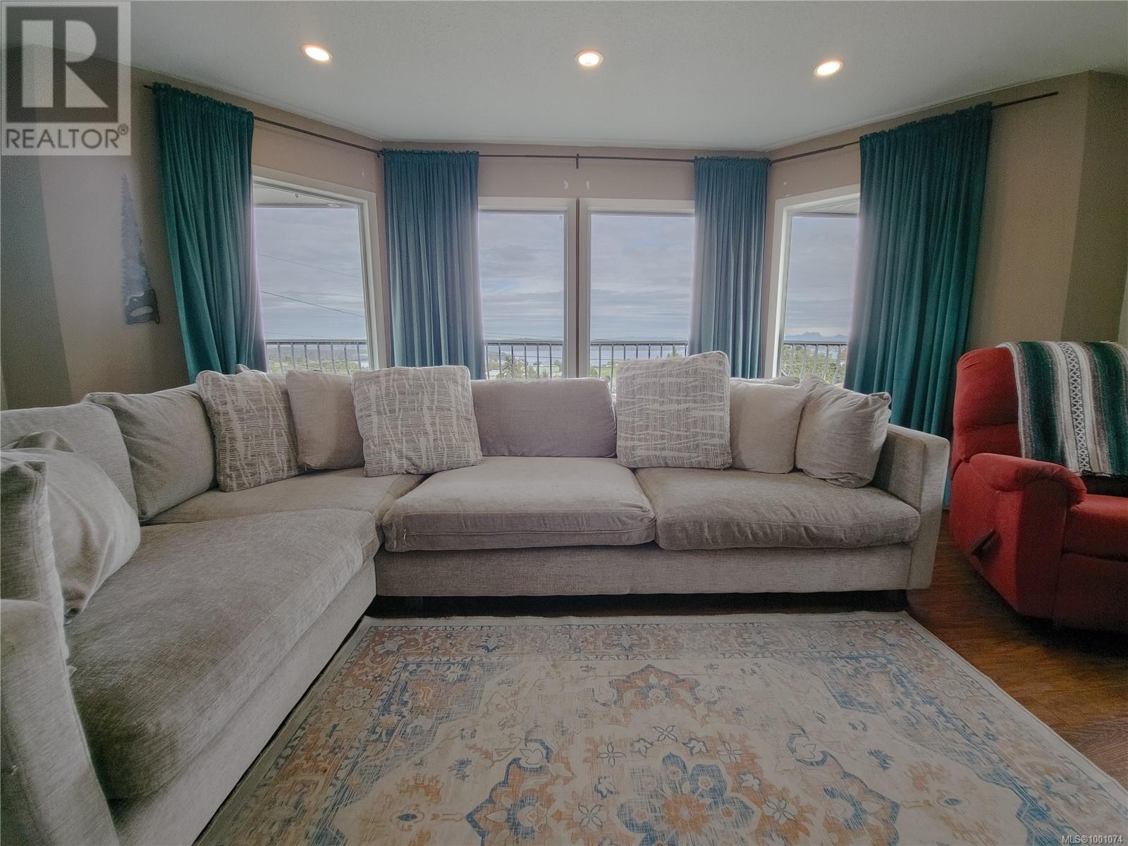2287 Chelohsin Cres, Port Mcneill, British Columbia  V0N 2R0 - Photo 3 - 1001074