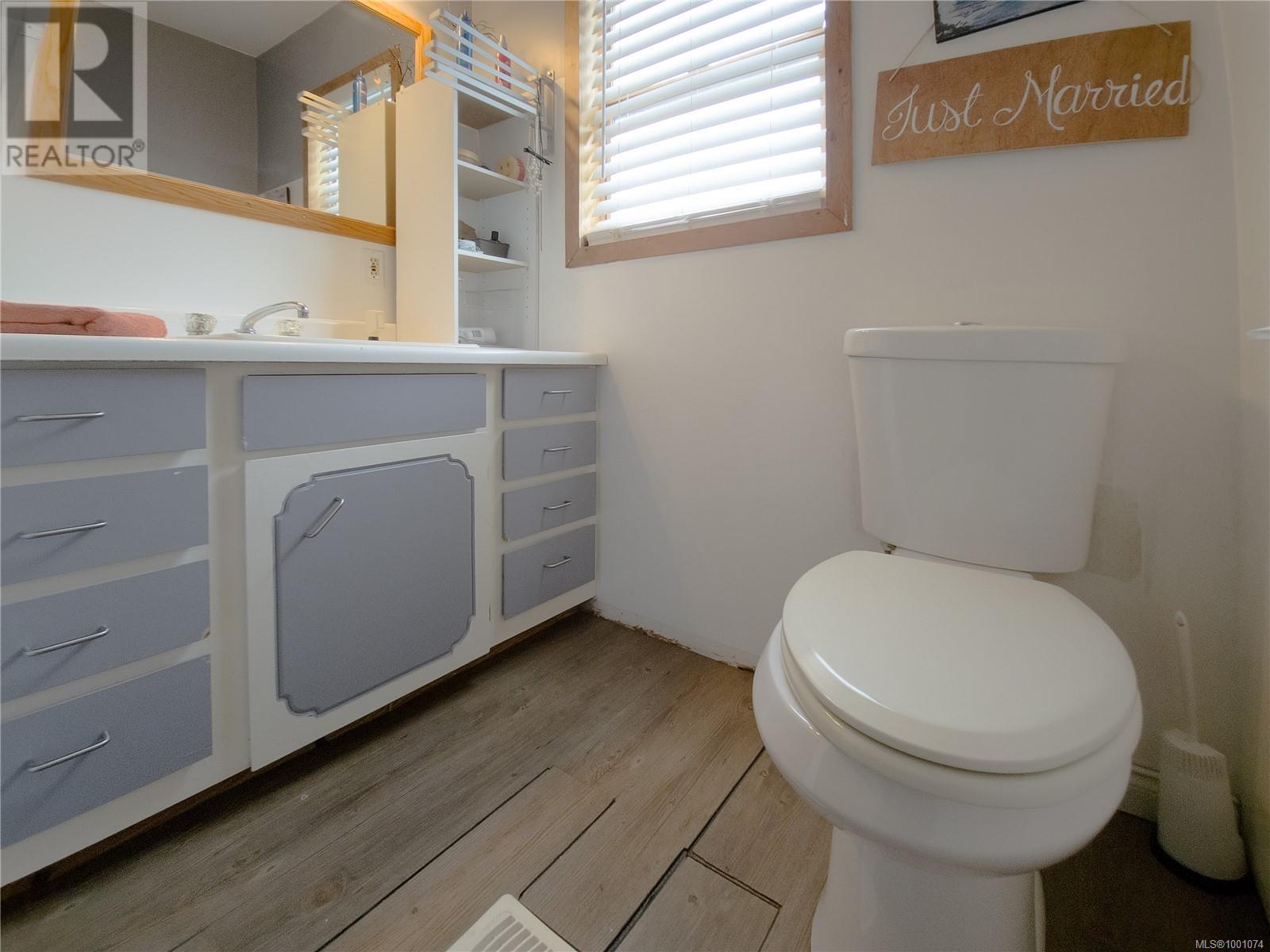 2287 Chelohsin Cres, Port Mcneill, British Columbia  V0N 2R0 - Photo 33 - 1001074