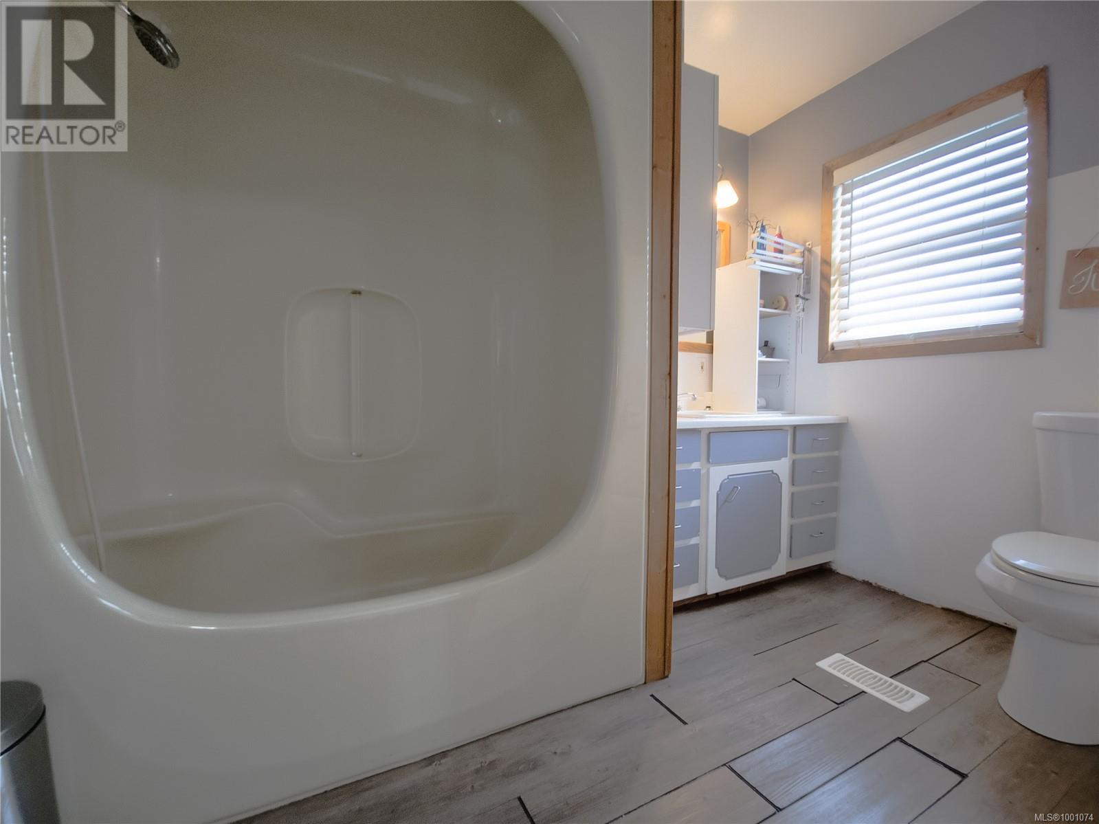 2287 Chelohsin Cres, Port Mcneill, British Columbia  V0N 2R0 - Photo 34 - 1001074