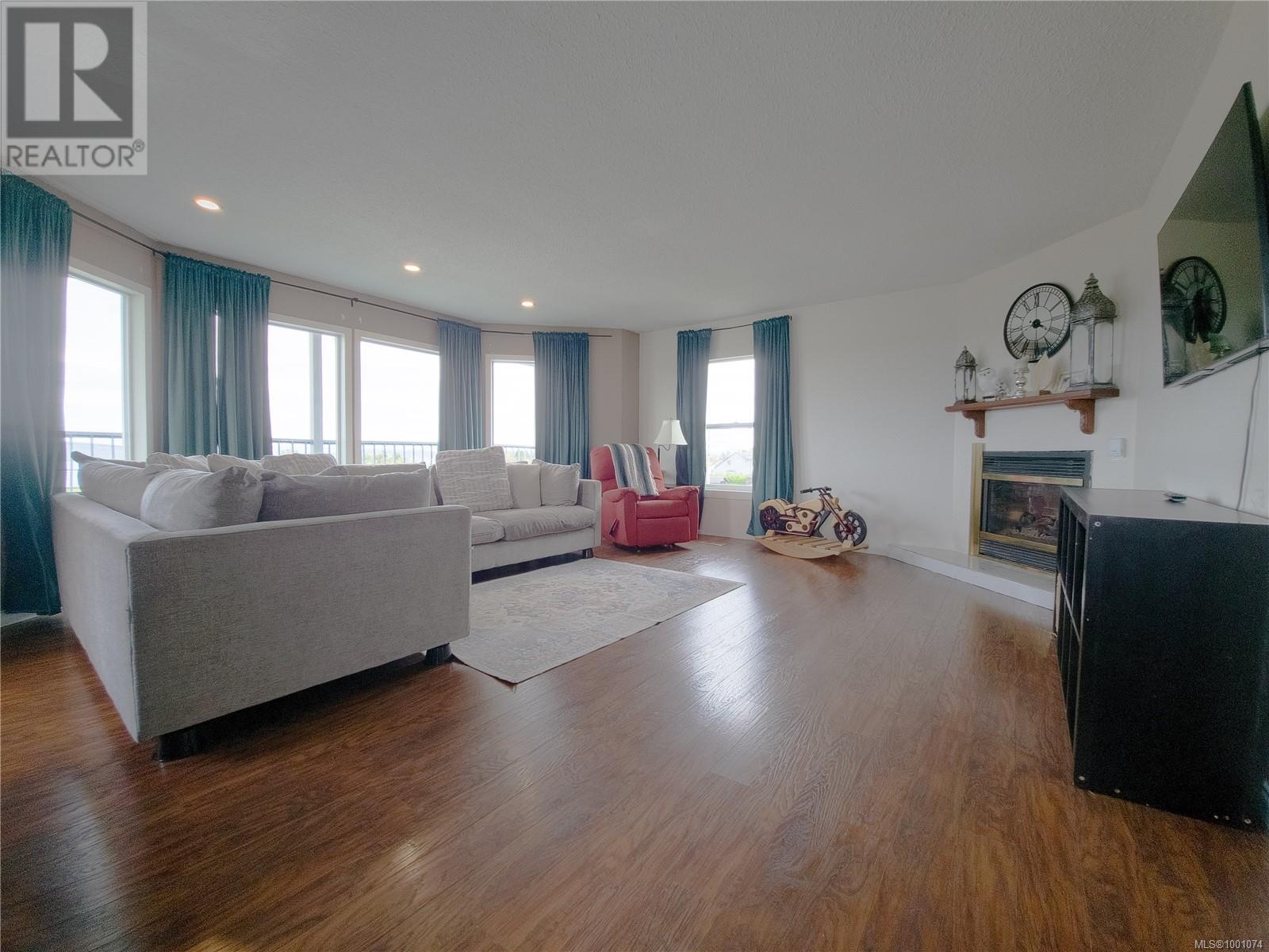 2287 Chelohsin Cres, Port Mcneill, British Columbia  V0N 2R0 - Photo 4 - 1001074