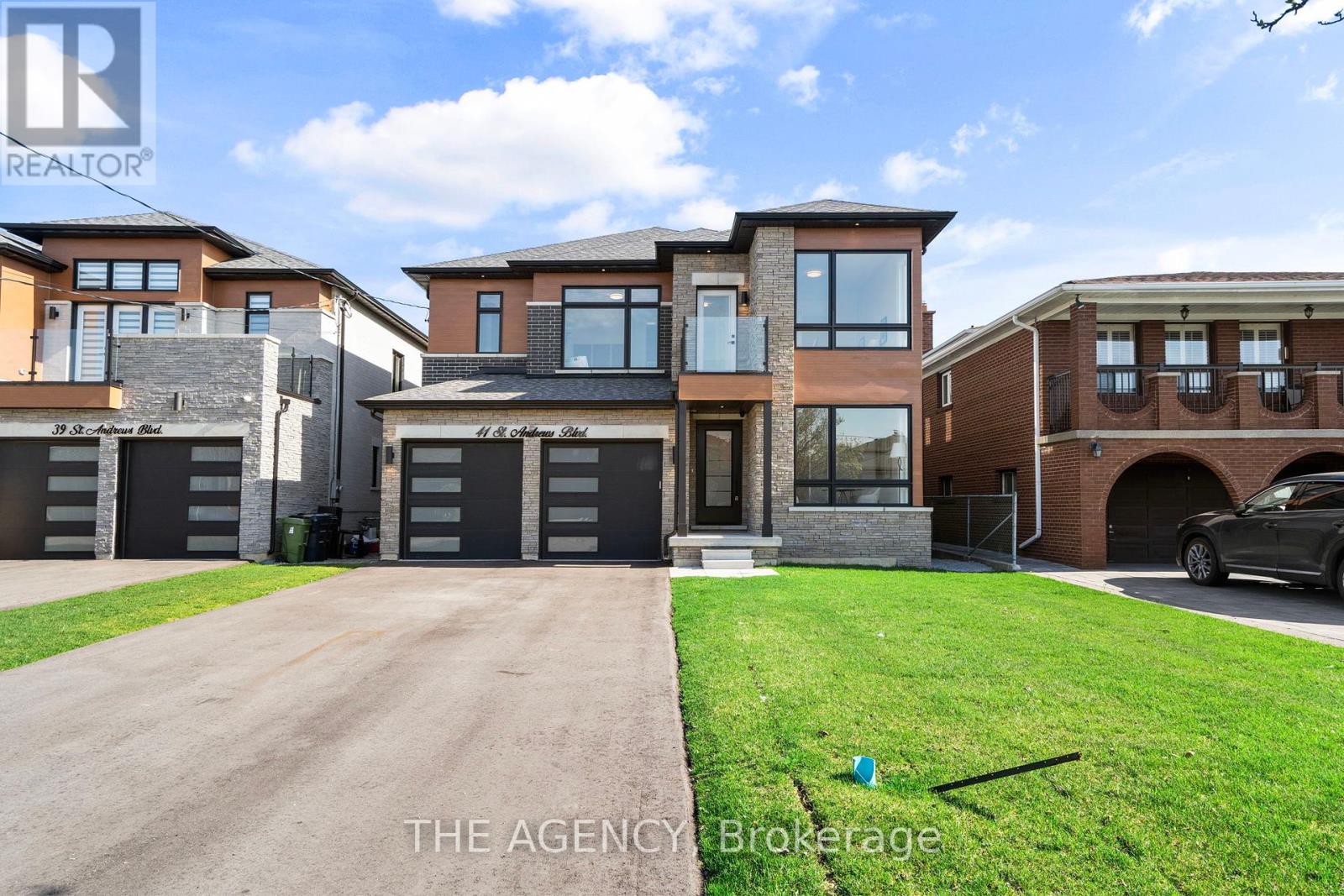 <div class="slider-price">$2,474,900</div><p>41 St Andrews Boulevard, Toronto, Ontario</p>