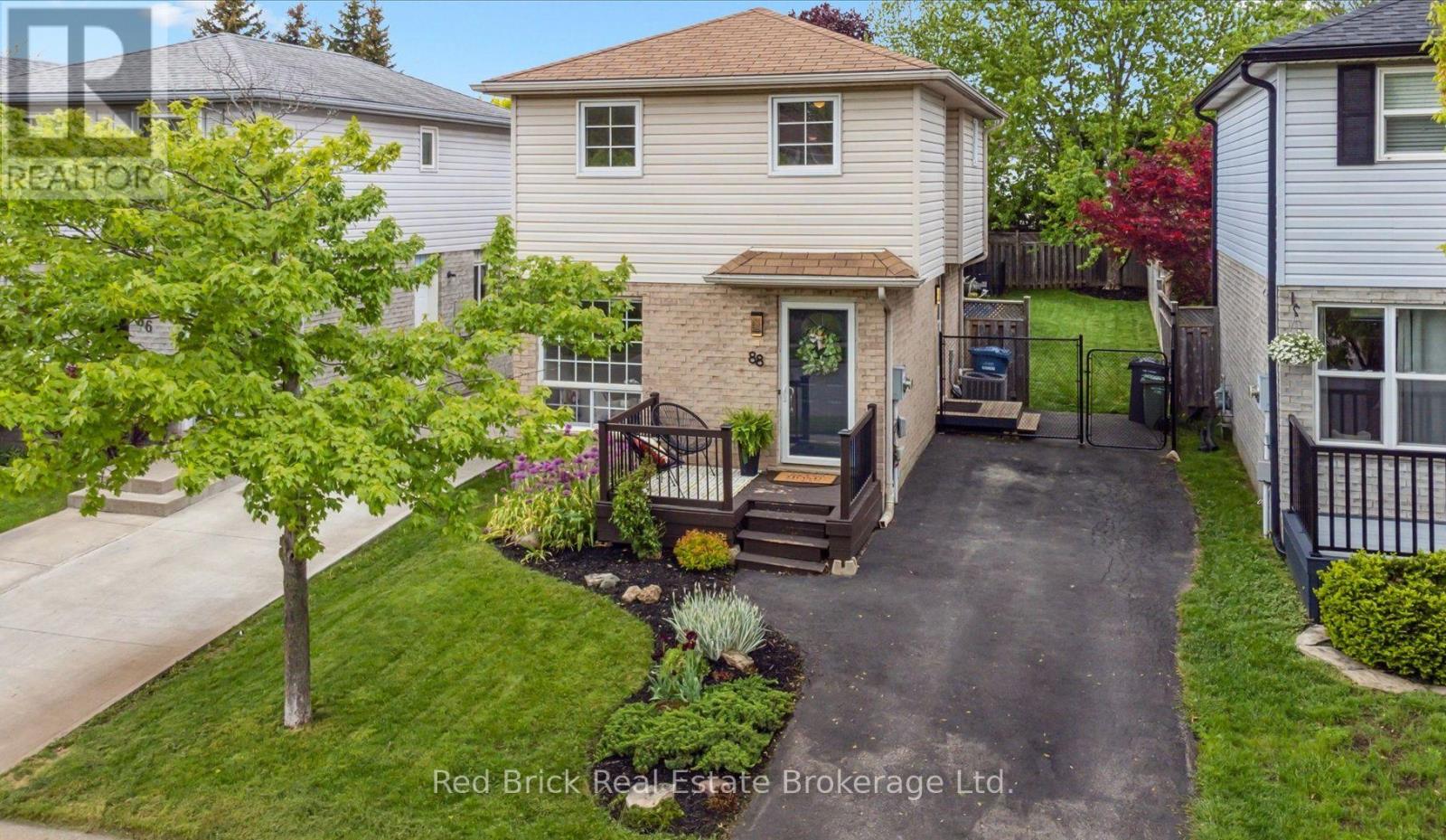 88 Watt Street, Guelph, Ontario  N1E 6W6 - Photo 4 - X12171246