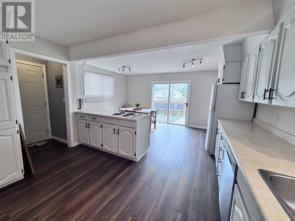 3921 50a Street, Red Deer, Alberta  T4N 1Y5 - Photo 2 - A2220158