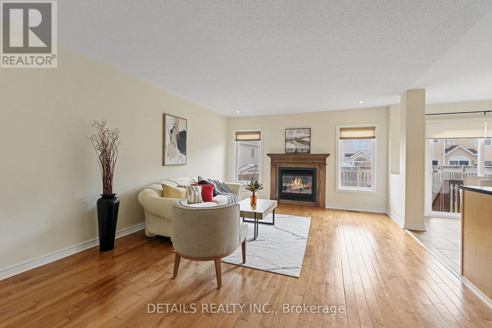 404 Abbeydale Circle, Ottawa, Ontario  K2K 0E8 - Photo 3 - X12046489