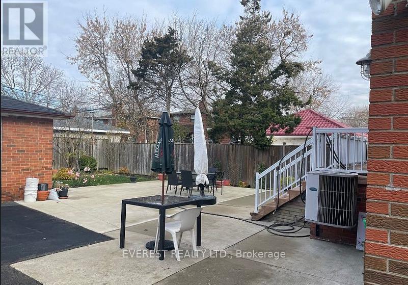 66 Evans Avenue, Toronto, Ontario  M8Z 1H6 - Photo 5 - W12171768