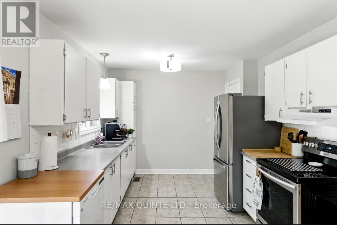 28 Radeski Street, Quinte West, Ontario  K8V 6B5 - Photo 16 - X12171780