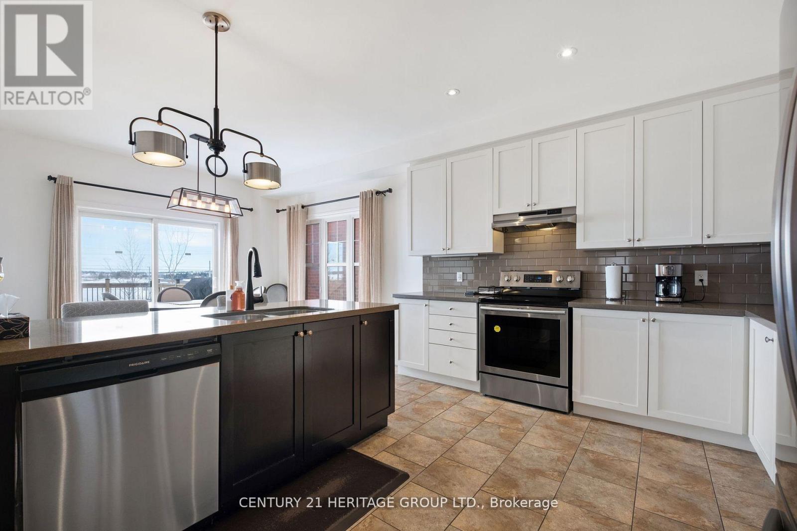 223 Armstrong Crescent W, Bradford West Gwillimbury (Bradford), Ontario  L3Z 2A4 - Photo 8 - N12098057