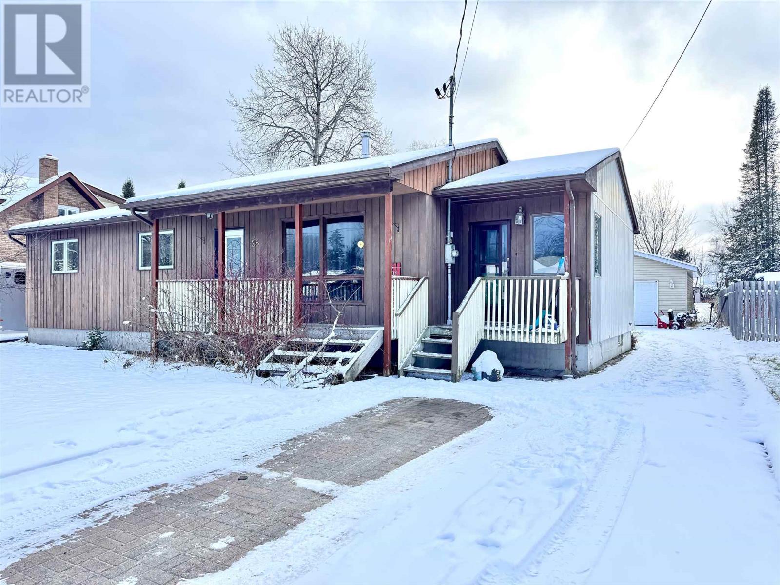 28 Maple ST, Wawa, Ontario