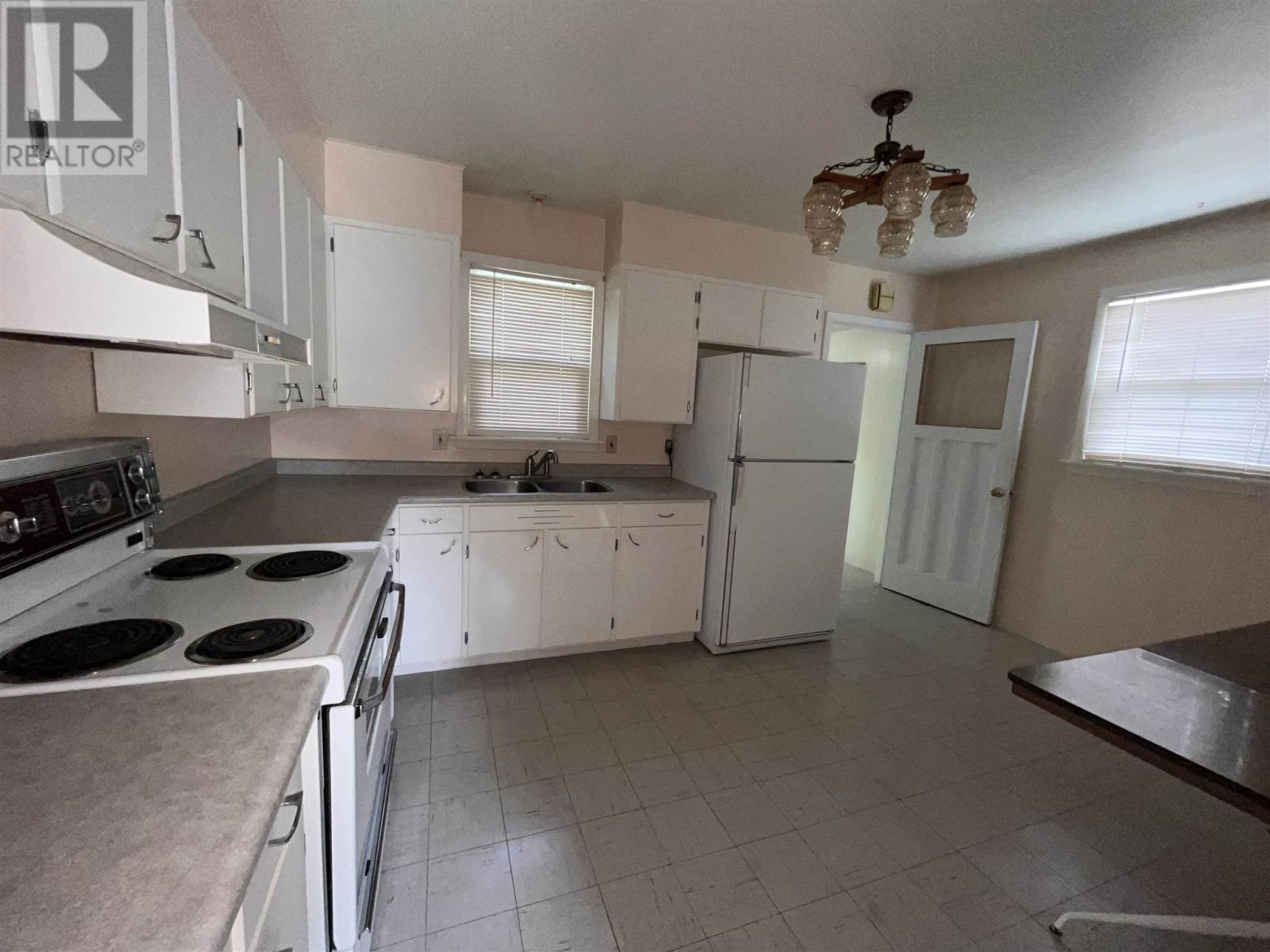 610 Boundary Rd, Sault Ste. Marie, Ontario  P6A 5C6 - Photo 15 - SM251216
