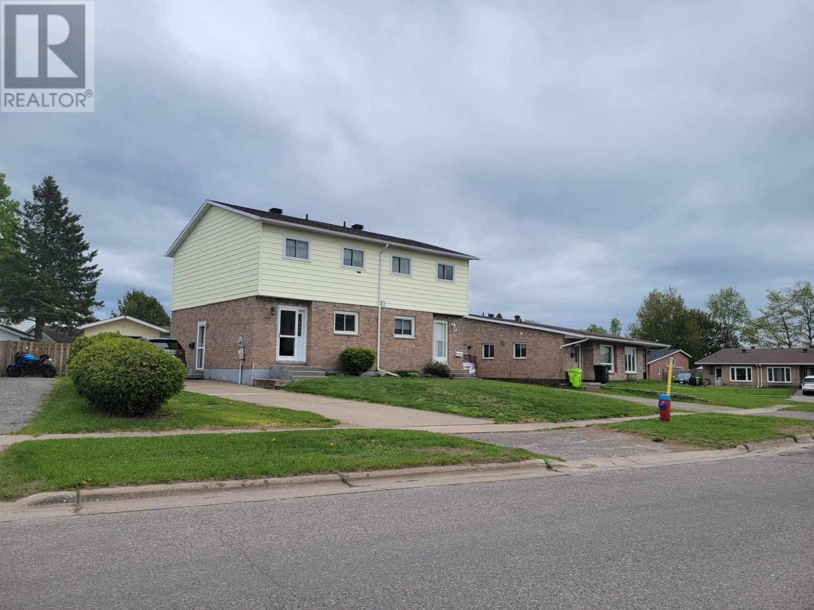 100 Cambridge Pl, Sault Ste. Marie, Ontario  P6A 6E9 - Photo 2 - SM251219