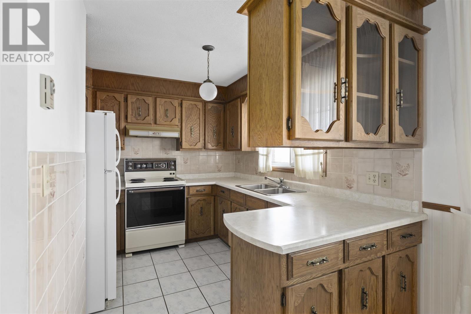612 Farwell Ter, Sault Ste. Marie, Ontario  P6C 4C9 - Photo 3 - SM251221