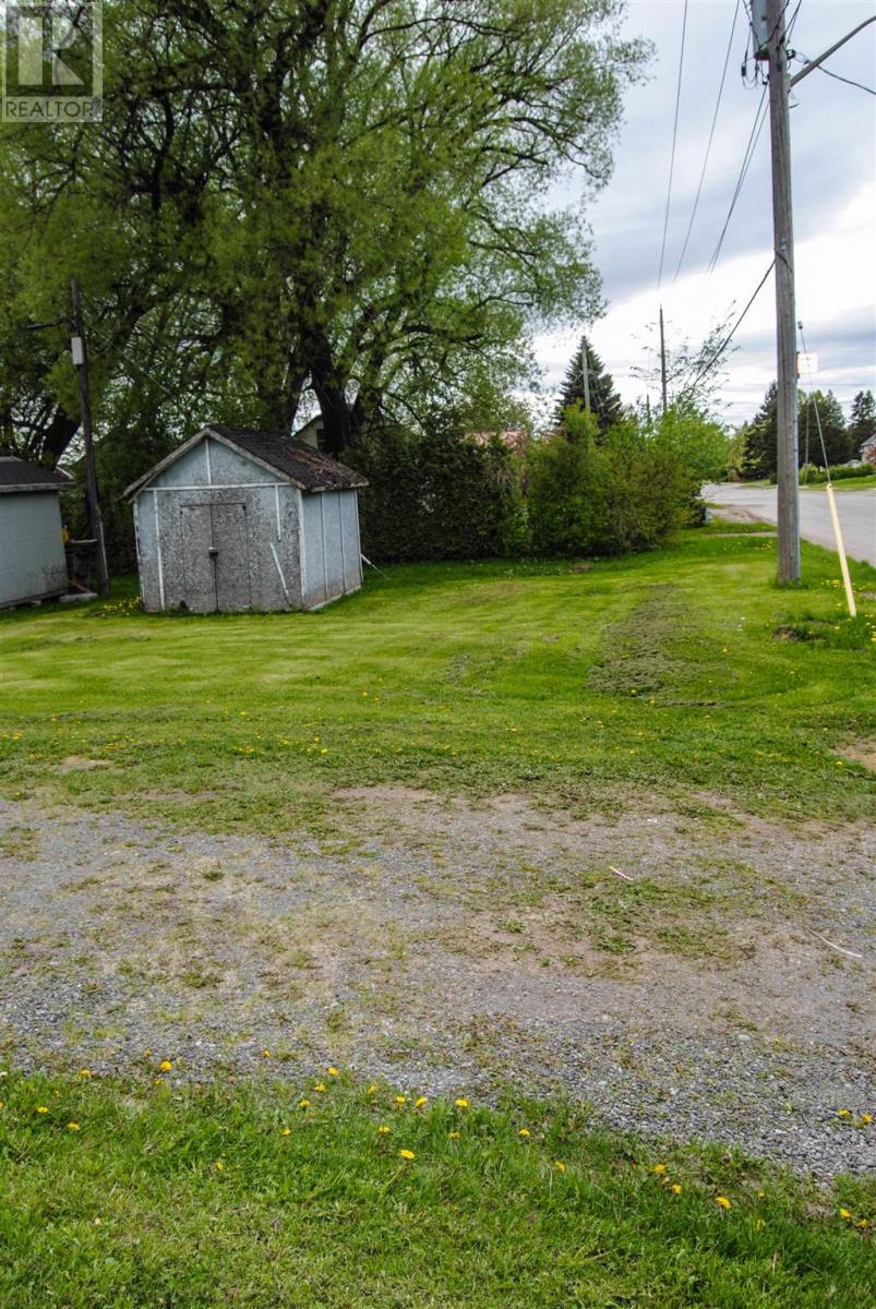 299 Goulais, Sault Ste Marie, Ontario  P6C 5A2 - Photo 3 - SM251239