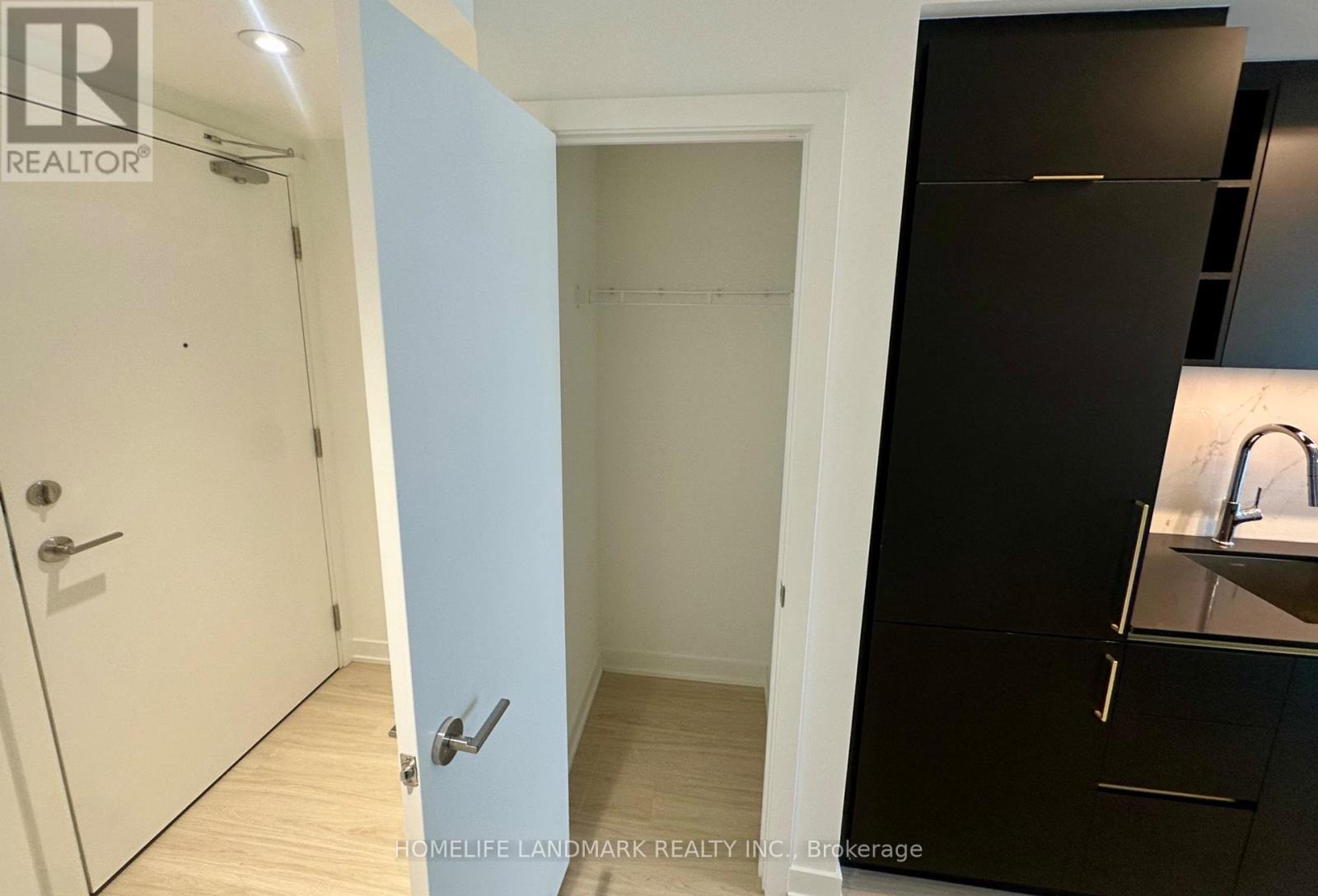 4208 - 8 Wellesley Street W, Toronto, Ontario  M4Y 0J5 - Photo 13 - C12154741