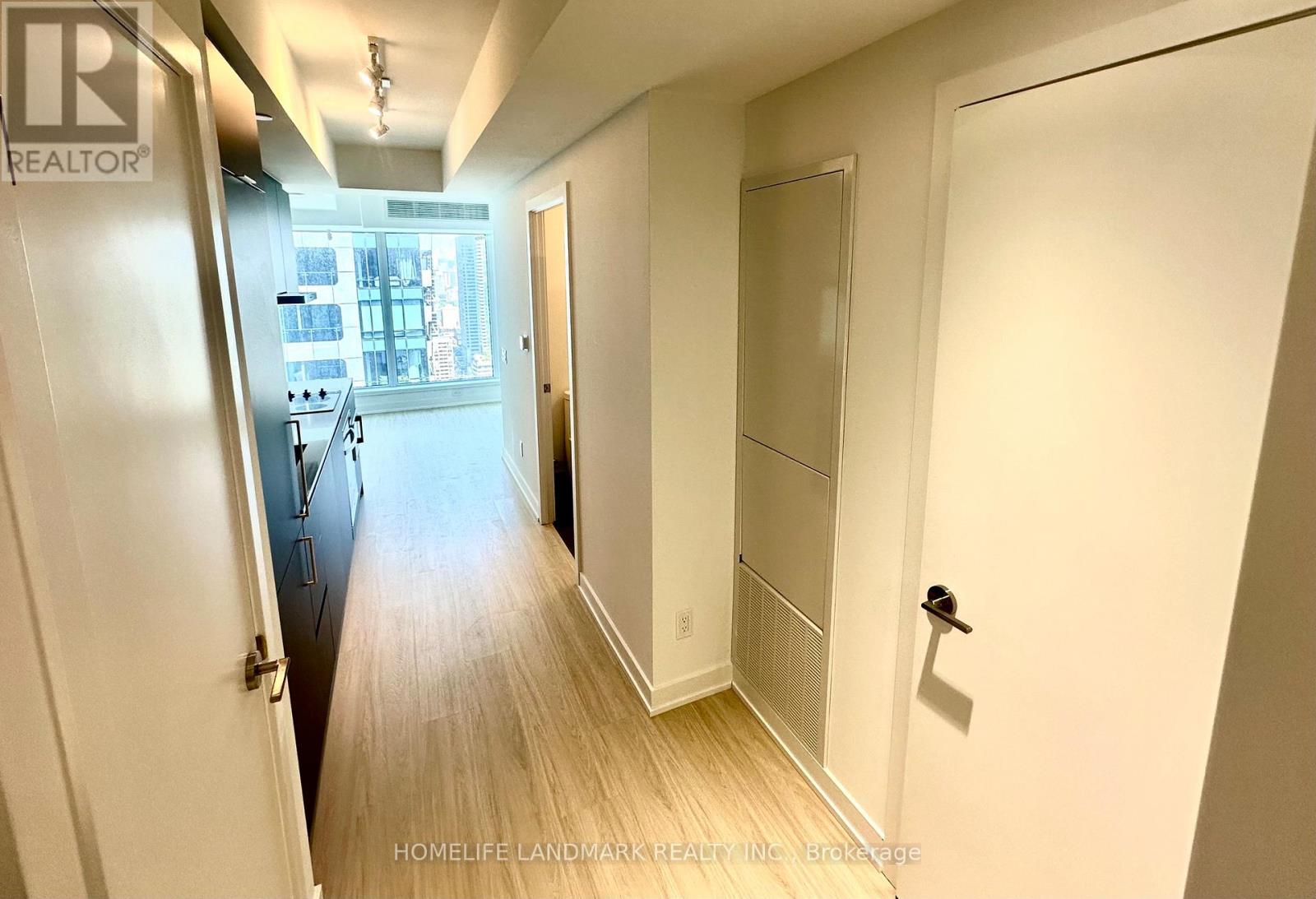 4208 - 8 Wellesley Street W, Toronto, Ontario  M4Y 0J5 - Photo 2 - C12154741