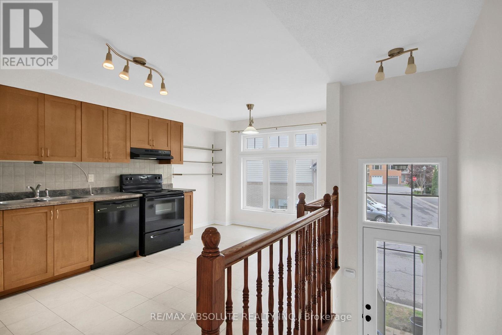 243 Stroget Private, Ottawa, Ontario  K2E 0A9 - Photo 7 - X12171813