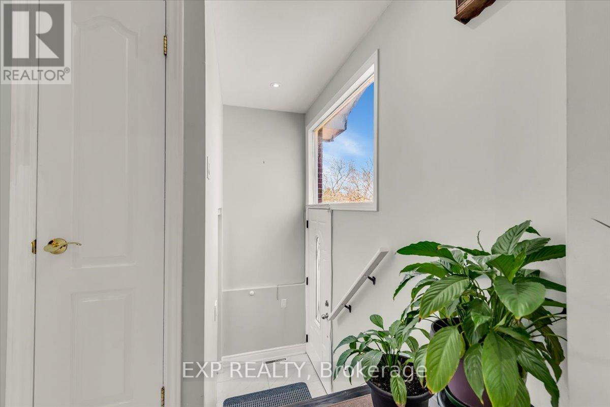 135 Mill Street N, Brampton (Downtown Brampton), Ontario  L6X 2P1 - Photo 4 - W12171812