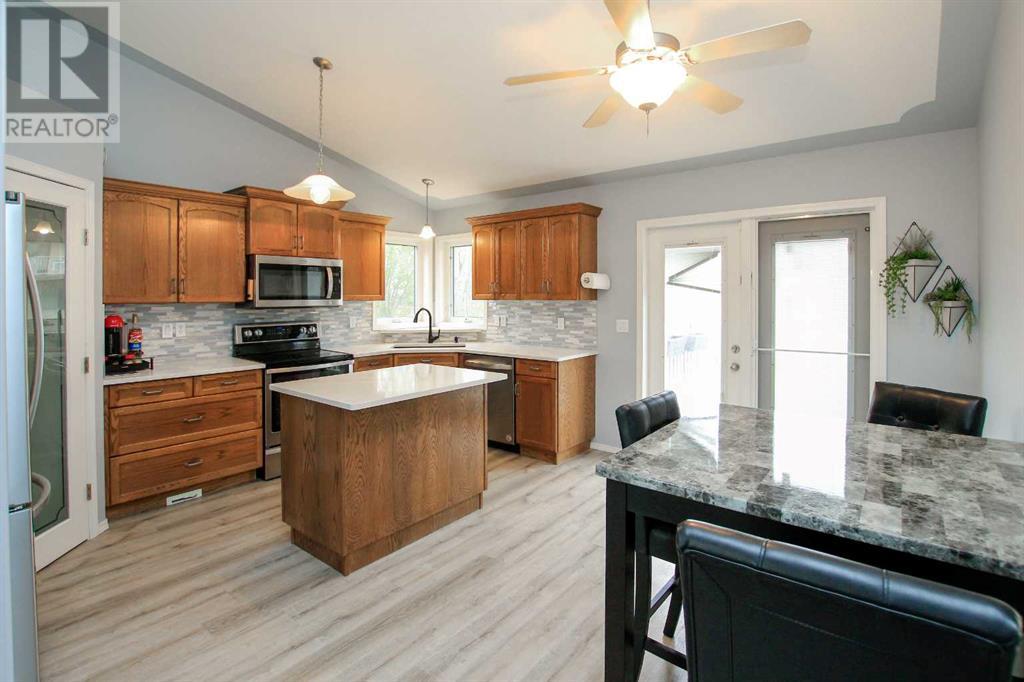 9 Lyon Crescent, Sylvan Lake, Alberta  T4S 2M6 - Photo 6 - A2219326