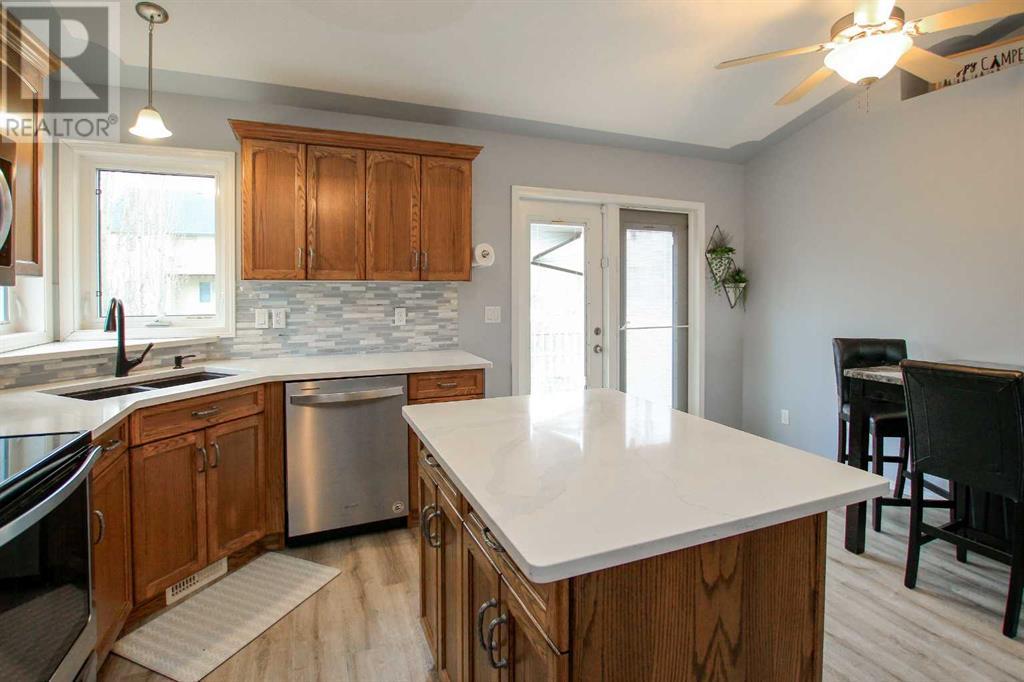 9 Lyon Crescent, Sylvan Lake, Alberta  T4S 2M6 - Photo 8 - A2219326