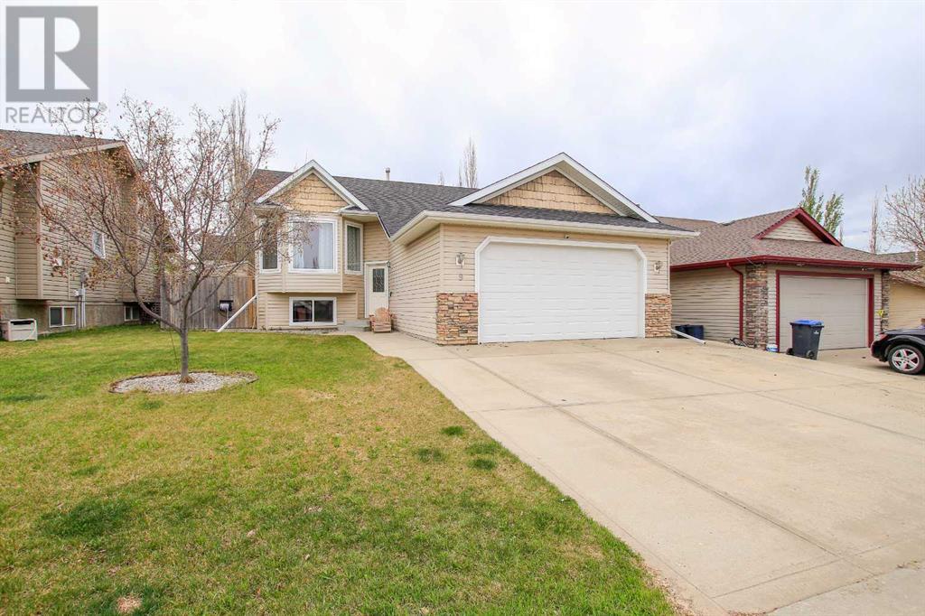 9 Lyon Crescent, Sylvan Lake, Alberta  T4S 2M6 - Photo 1 - A2219326