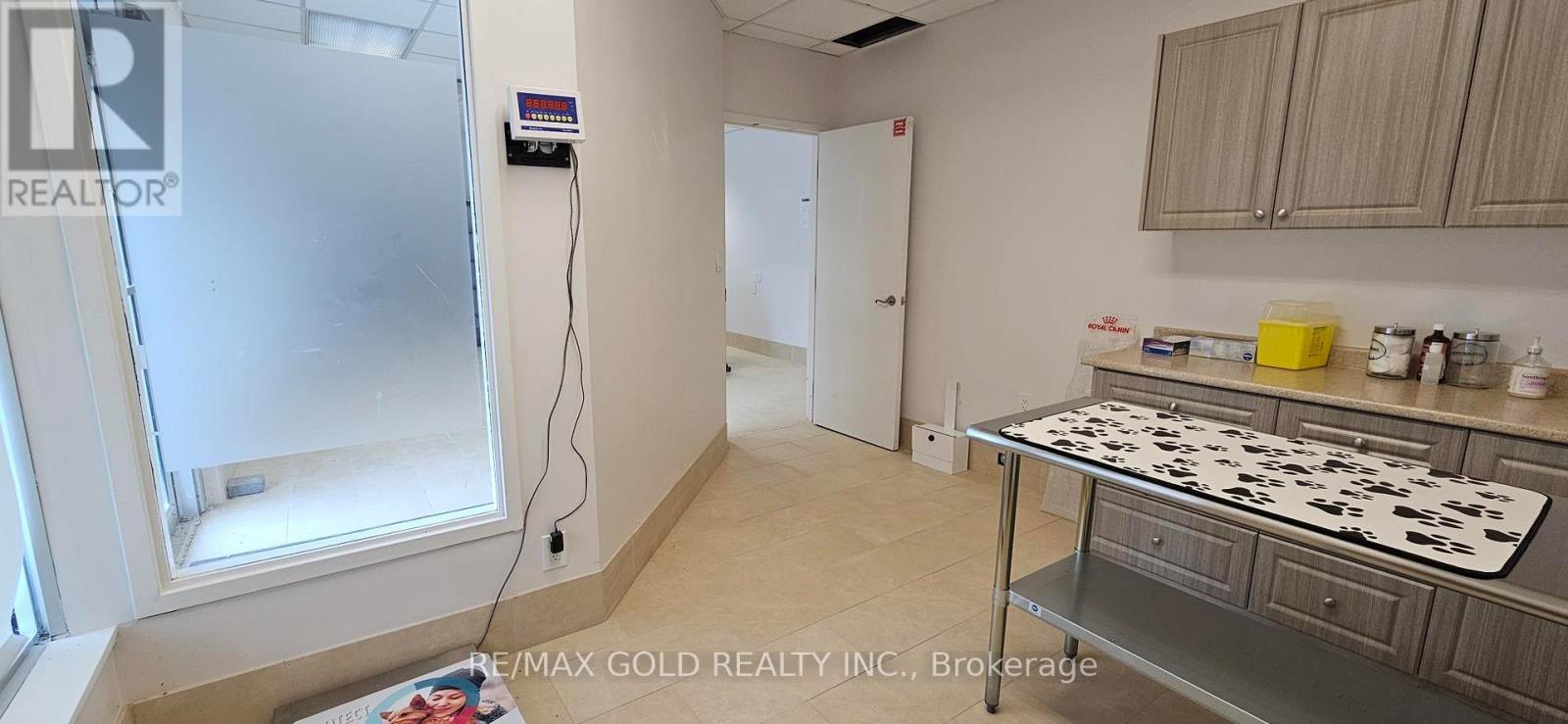 B 11 - 490 Dutton Drive, Waterloo, Ontario  N2L 6H7 - Photo 4 - X12169057