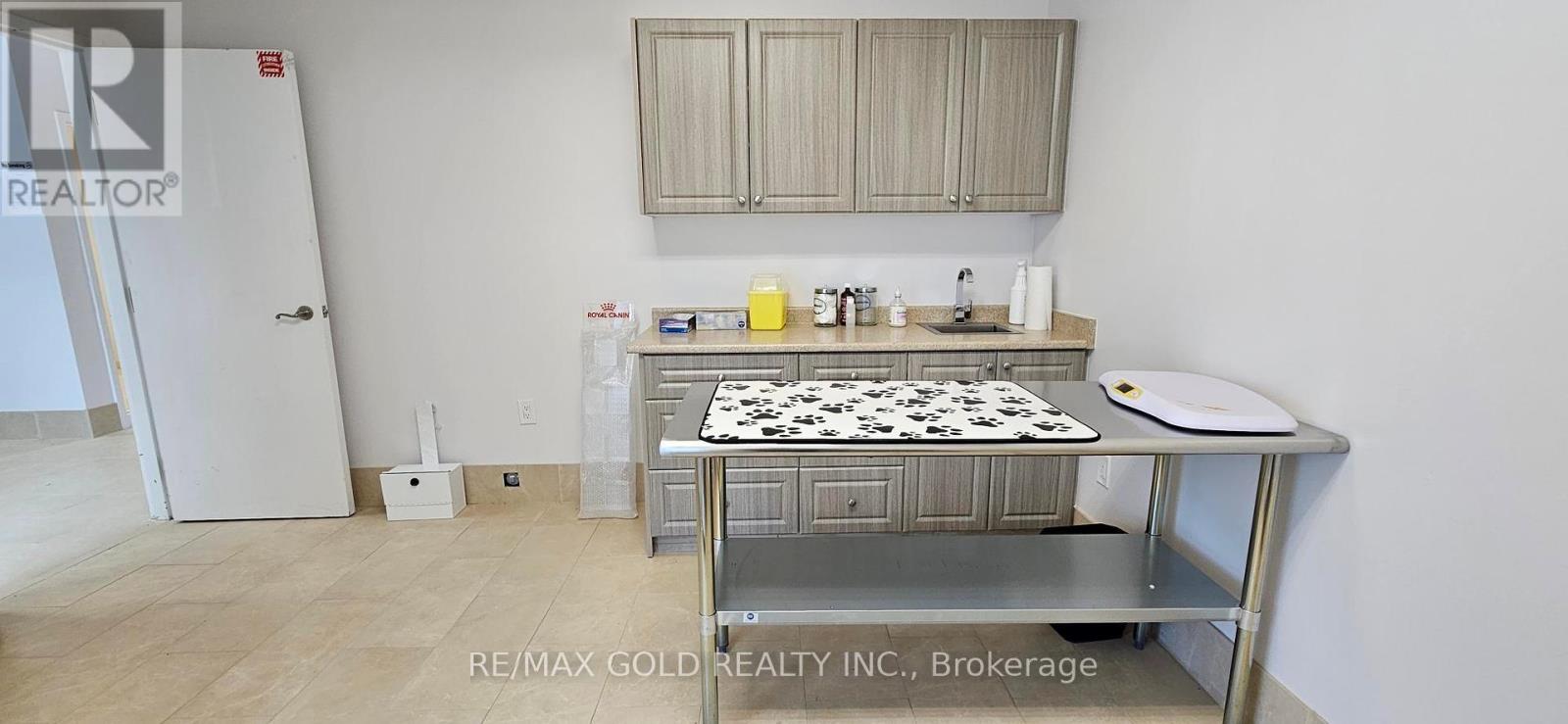 B 11 - 490 Dutton Drive, Waterloo, Ontario  N2L 6H7 - Photo 3 - X12169057