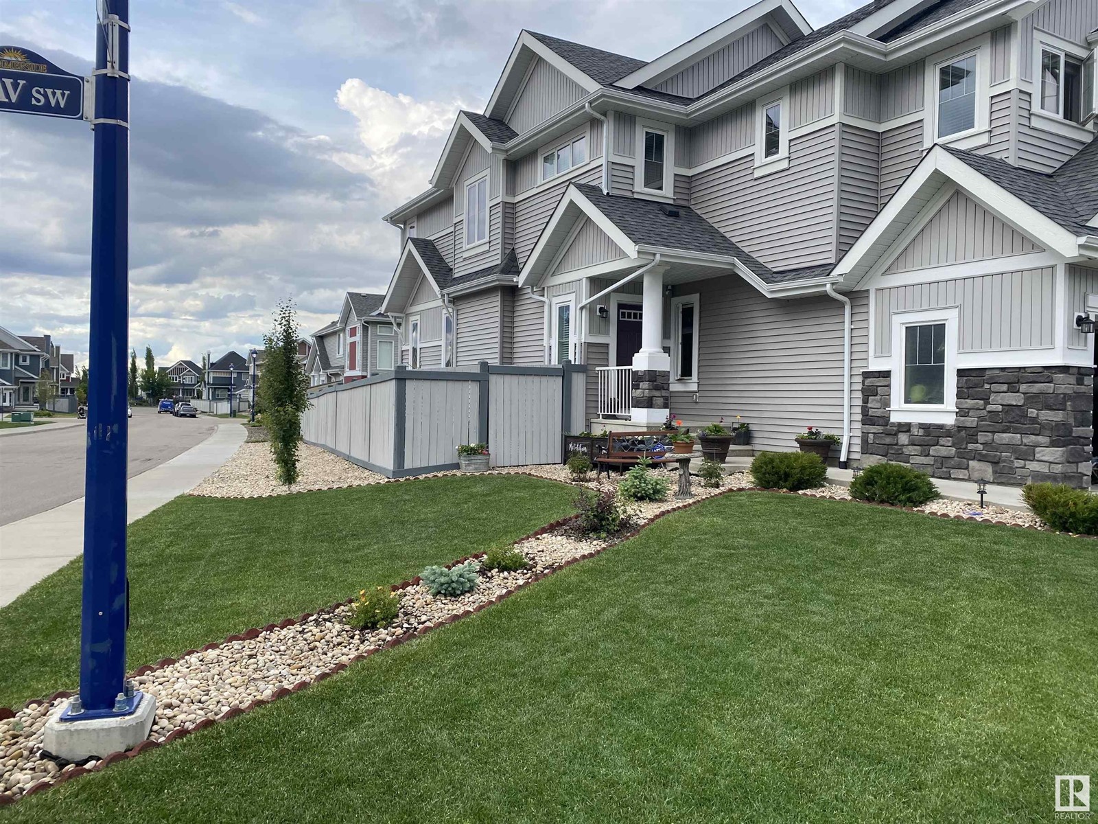 Property at 7732 19 AV SW image 2