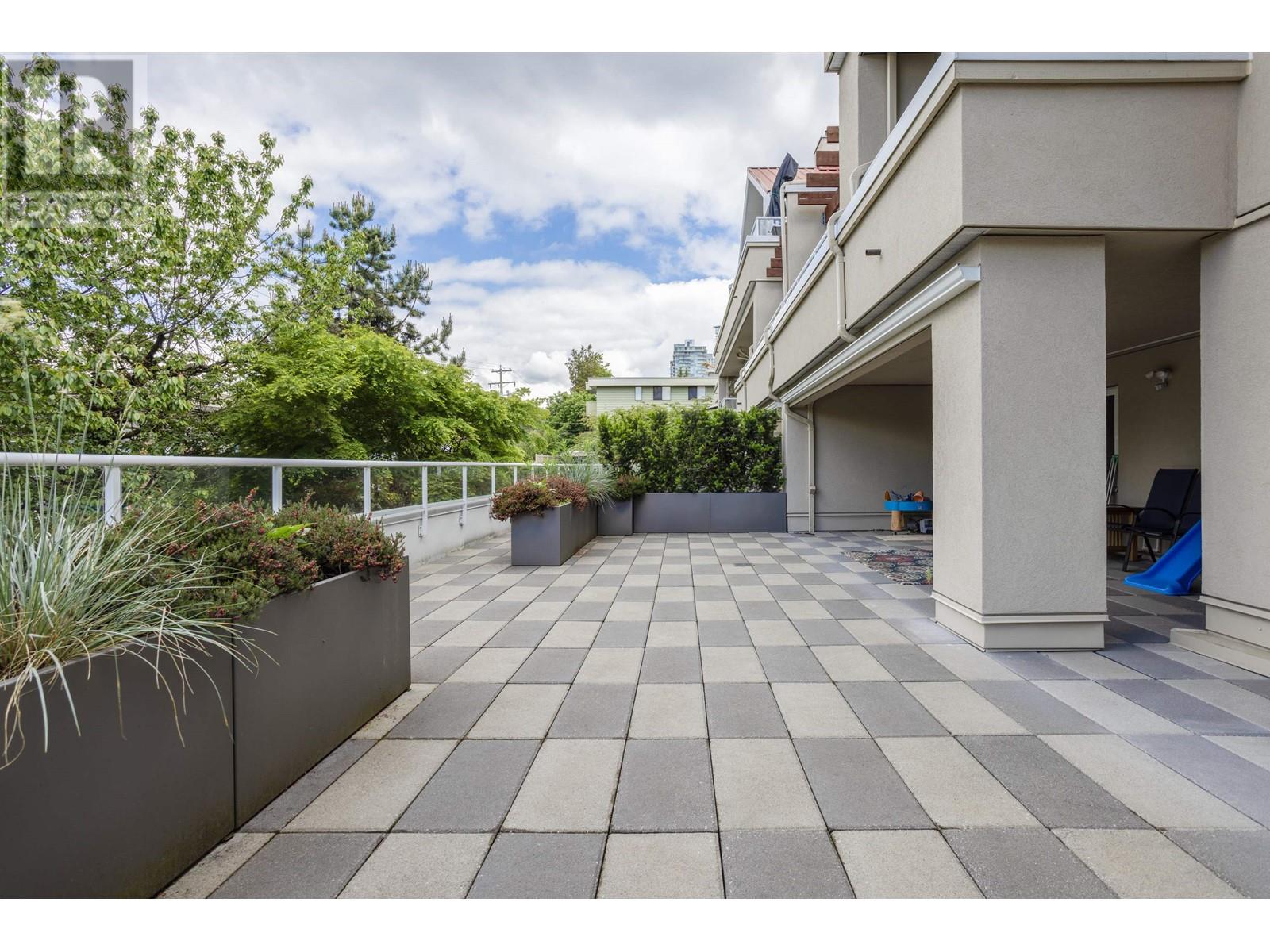102 501 Cochrane Avenue, Coquitlam, British Columbia  V3J 7W5 - Photo 3 - R3006030