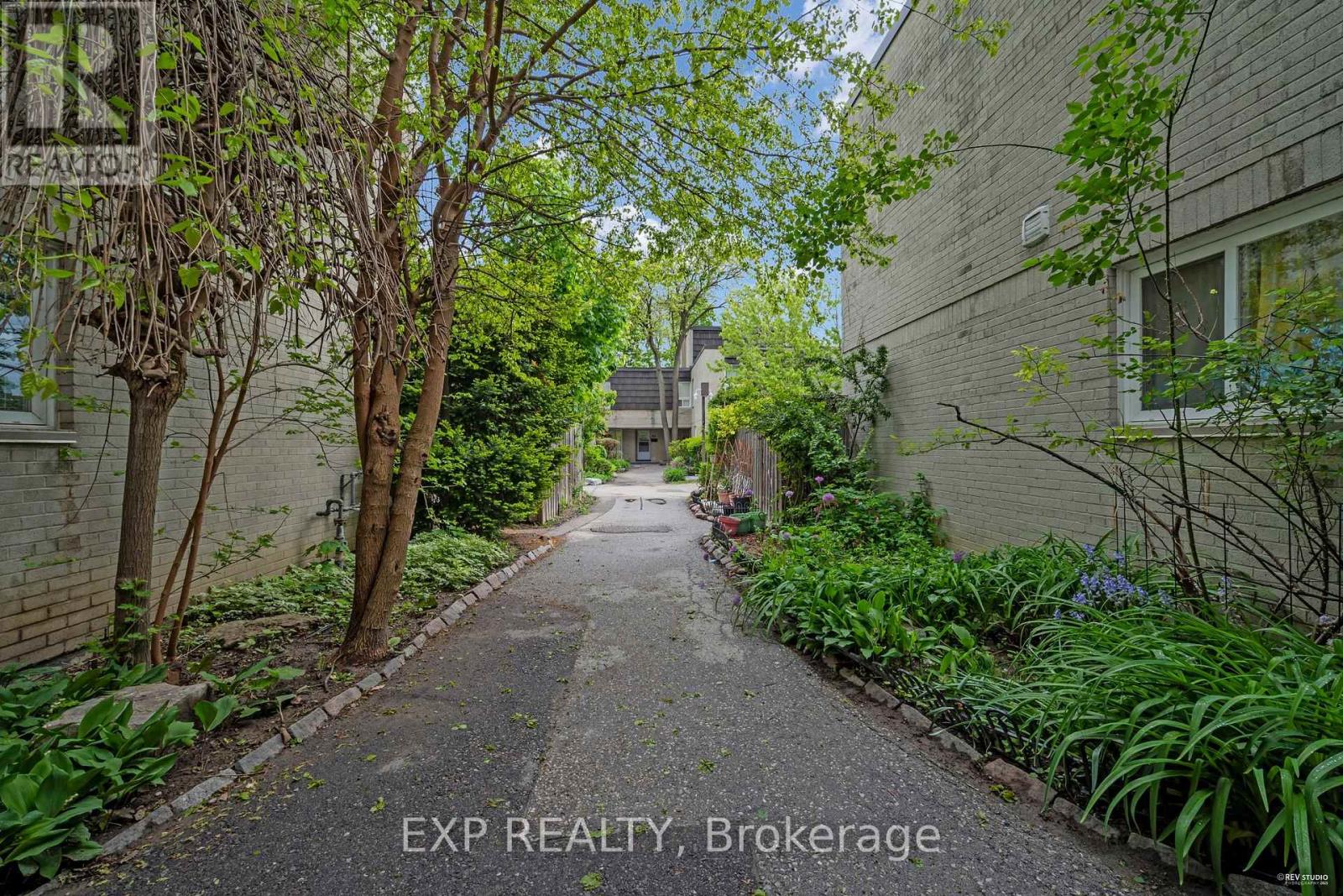 14 - 33 FOUR WINDS DRIVE, Toronto, Ontario