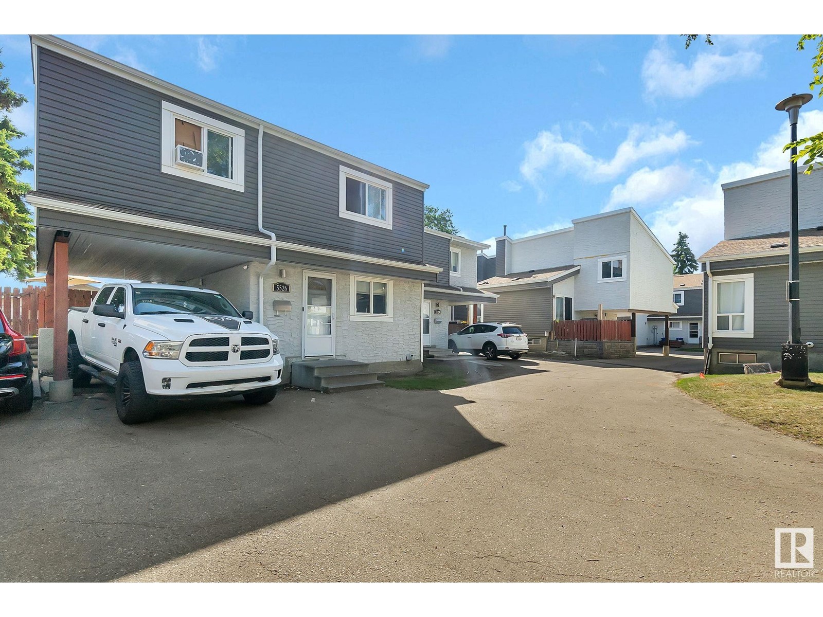 5526 19a Ave Nw Nw, Edmonton, Alberta  T6L 2C1 - Photo 2 - E4438443