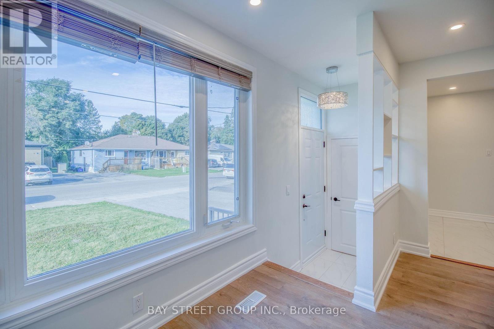 Main Floor - 65 Davis Road, Aurora, Ontario  L4G 2B4 - Photo 2 - N12171846
