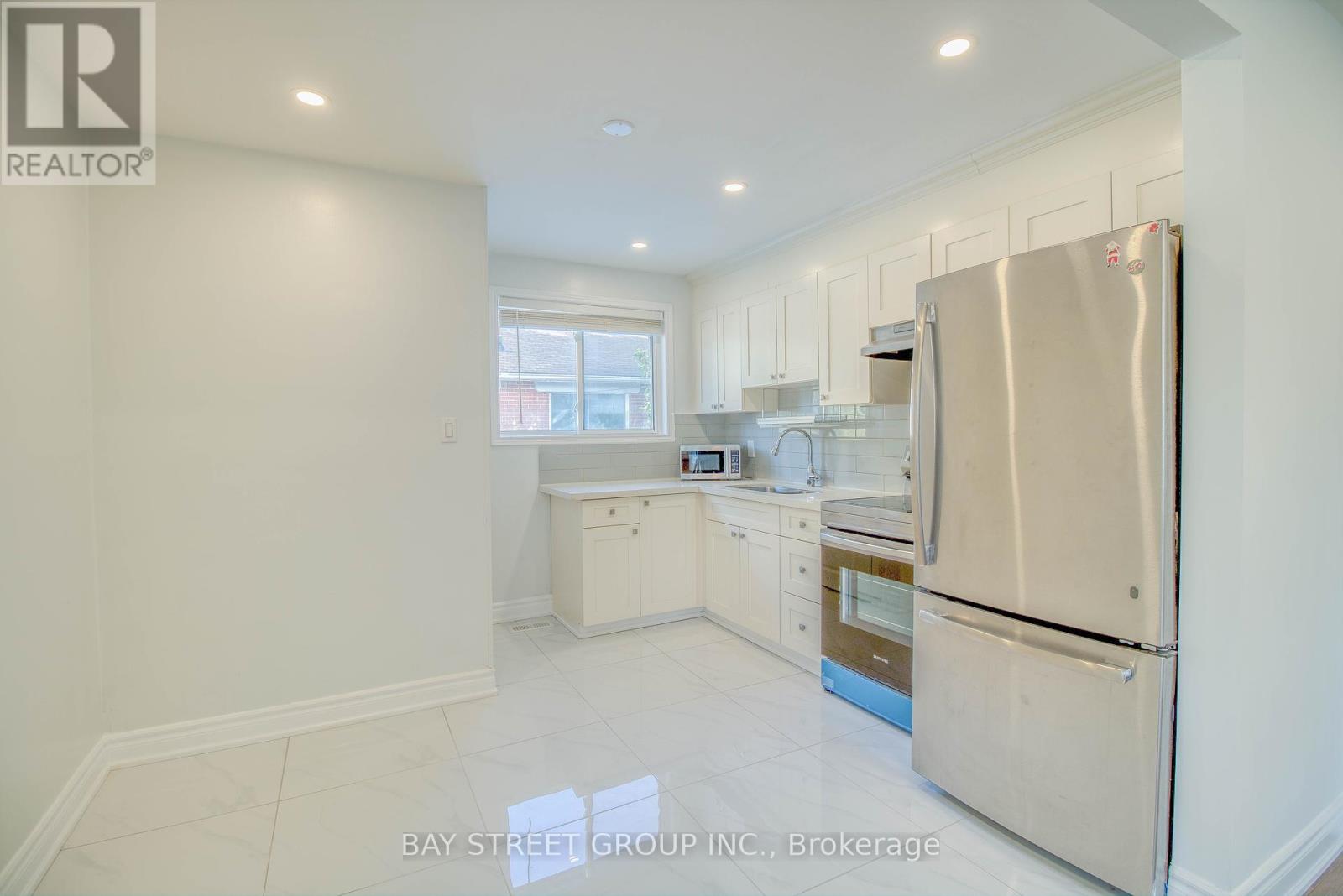Main Floor - 65 Davis Road, Aurora, Ontario  L4G 2B4 - Photo 4 - N12171846