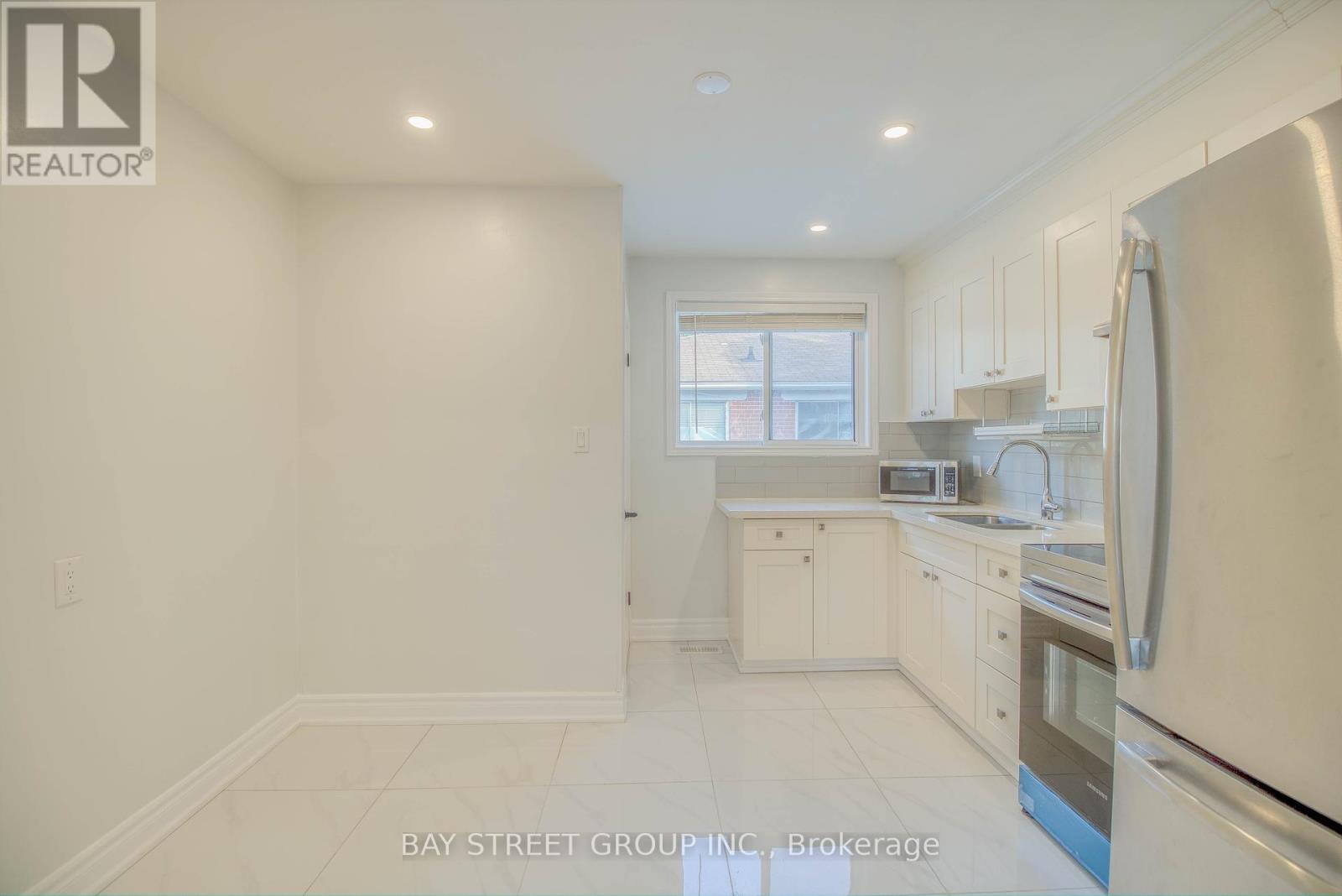 Main Floor - 65 Davis Road, Aurora, Ontario  L4G 2B4 - Photo 5 - N12171846