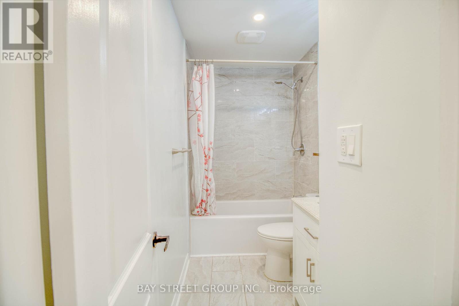 Main Floor - 65 Davis Road, Aurora, Ontario  L4G 2B4 - Photo 7 - N12171846
