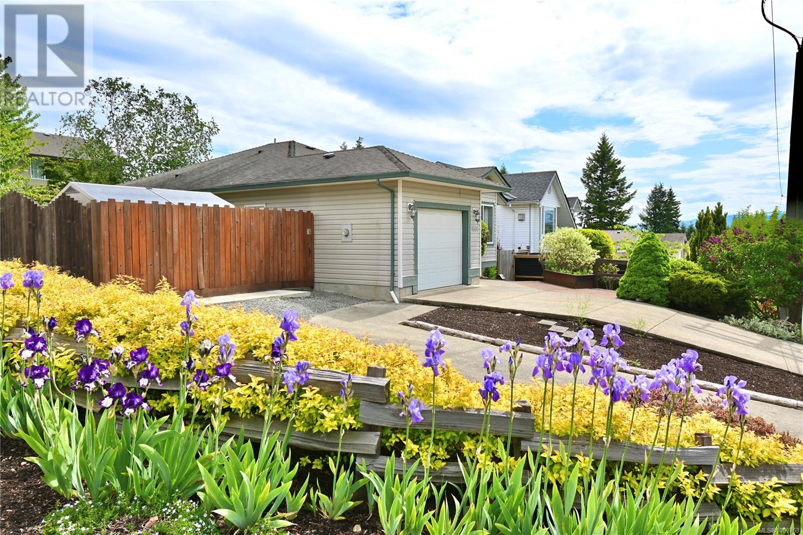 Property at 1001 Shellbourne Blvd image 5