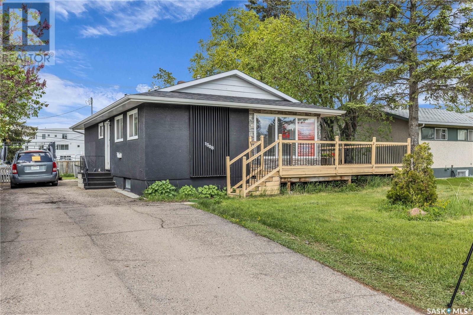 1308 Preston Avenue S, Saskatoon, Saskatchewan  S7H 2V4 - Photo 2 - SK007075