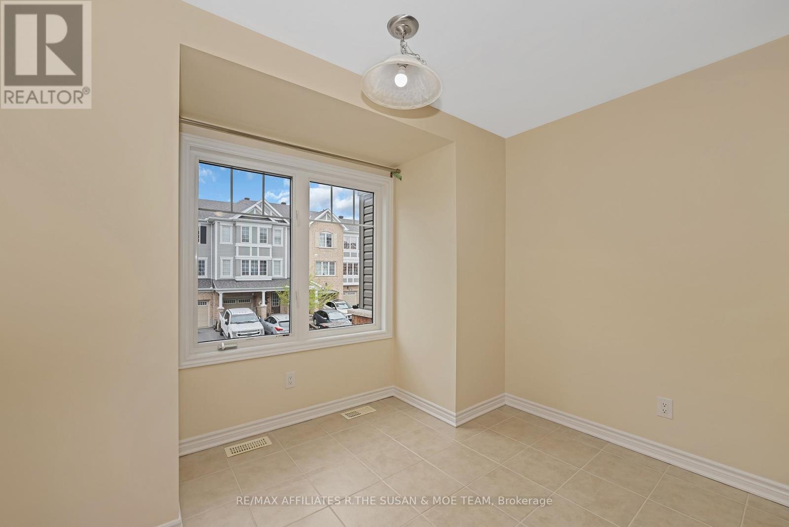 503 Coldwater Crescent, Ottawa, Ontario  K2M 0J4 - Photo 6 - X12171878