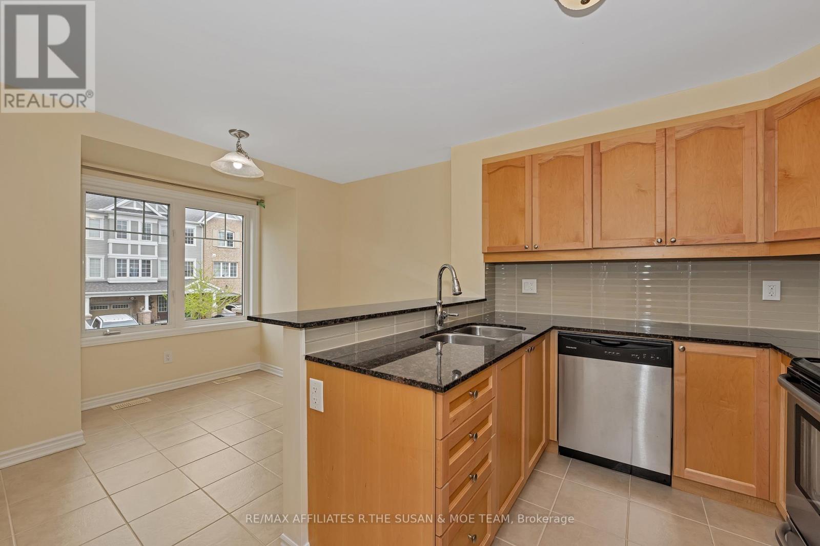 503 Coldwater Crescent, Ottawa, Ontario  K2M 0J4 - Photo 7 - X12171878