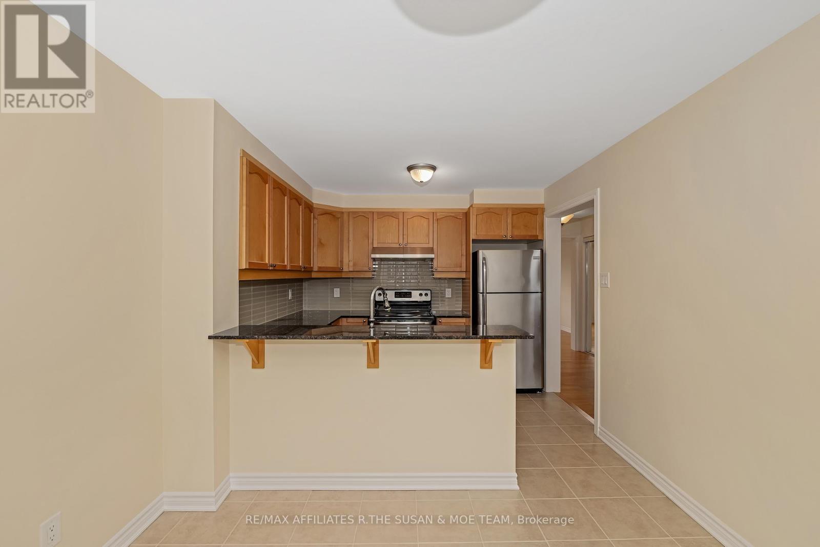 503 Coldwater Crescent, Ottawa, Ontario  K2M 0J4 - Photo 8 - X12171878