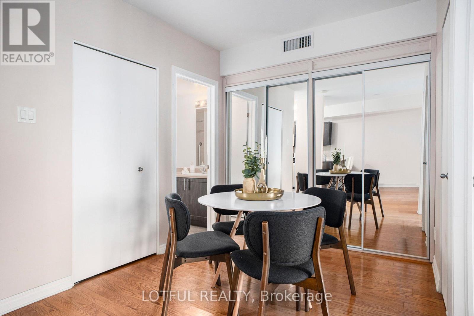 1703 - 234 Rideau Street, Ottawa, Ontario  K1N 0A9 - Photo 17 - X12171881