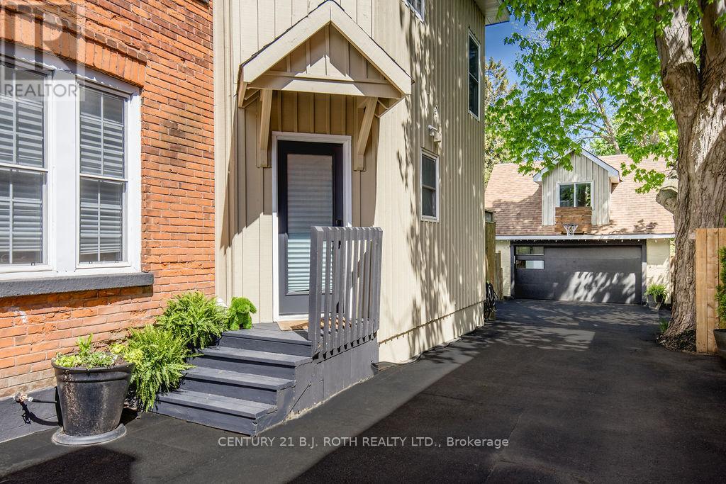 56 Holgate Street, Barrie, Ontario  L4N 2T7 - Photo 4 - S12168091