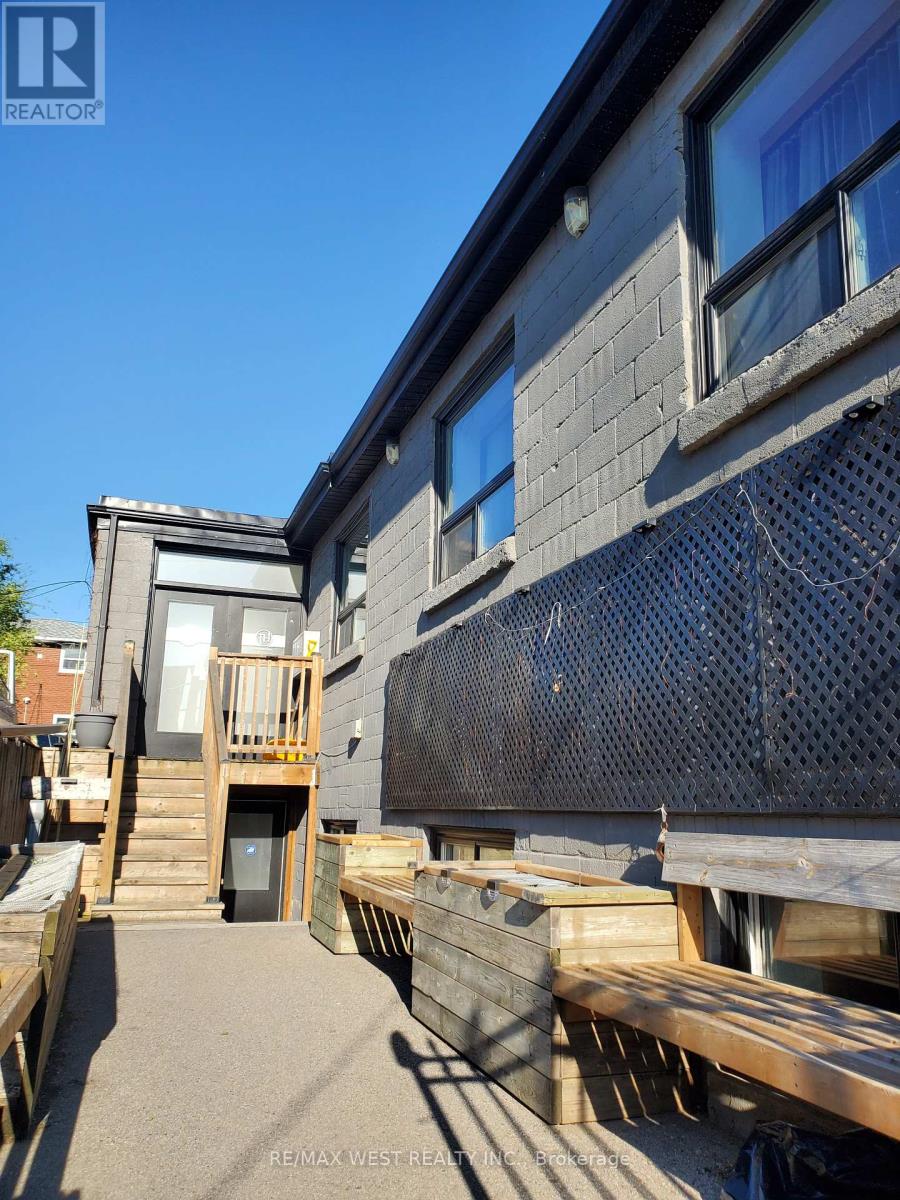 102 - 136 Sixteenth Street, Toronto (Mimico), Ontario  M8V 3K1 - Photo 2 - W12039317